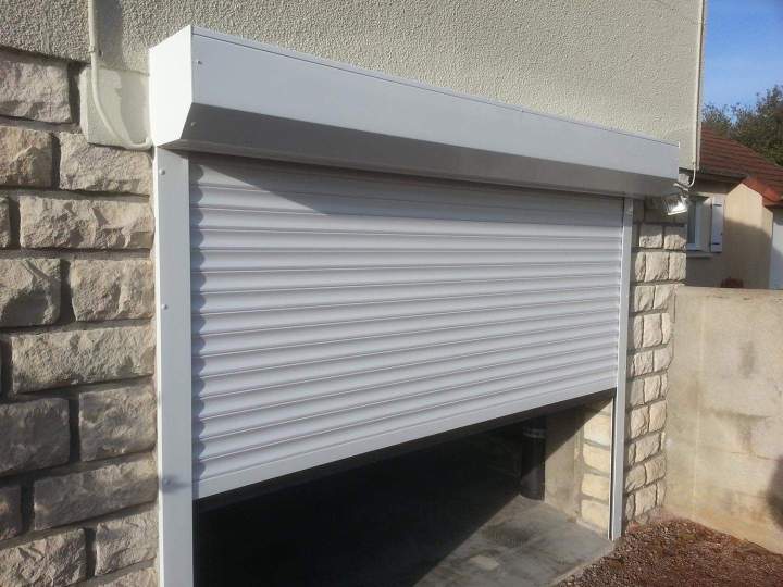 Pose de portes de garage enroulable Trévol